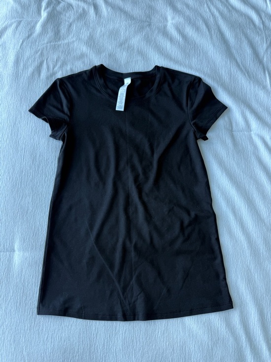 ALO Yoga Tops - ALO Yoga Black Short Sleeve Crew Tee